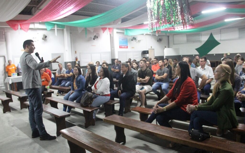 Deputado Gilson Marques participa de um bate-papo com rodeenses