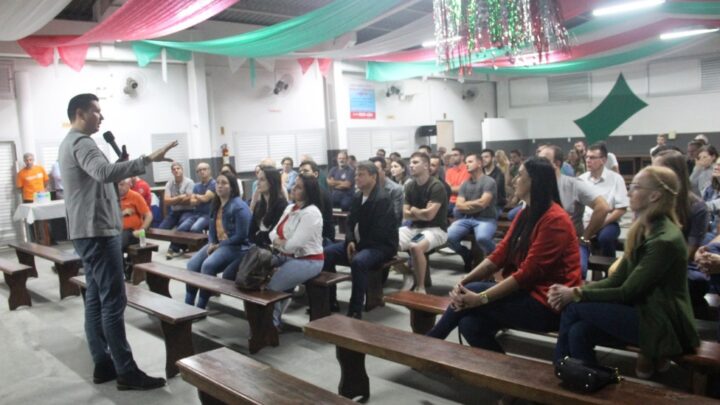 Deputado Gilson Marques participa de um bate-papo com rodeenses