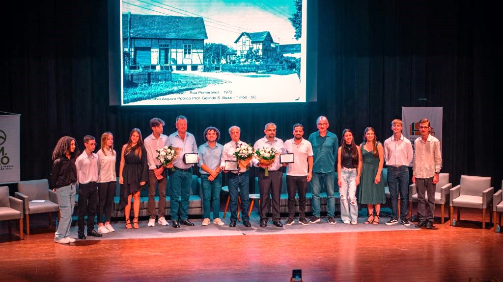 Autores dos 154 Anos homenageia personalidades timboenses e lança série Timbó em Minhas Memórias