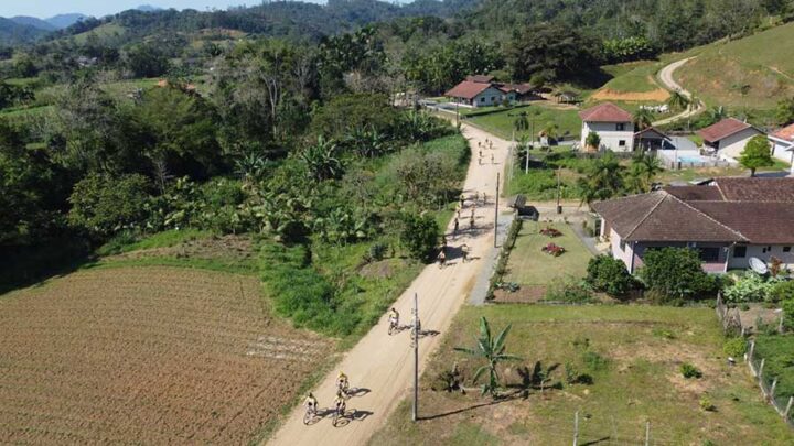 3º Passeio Ciclístico da Karsten reúne cerca de 200 pessoas em Pomerode em prol do Dia Mundial sem Carro