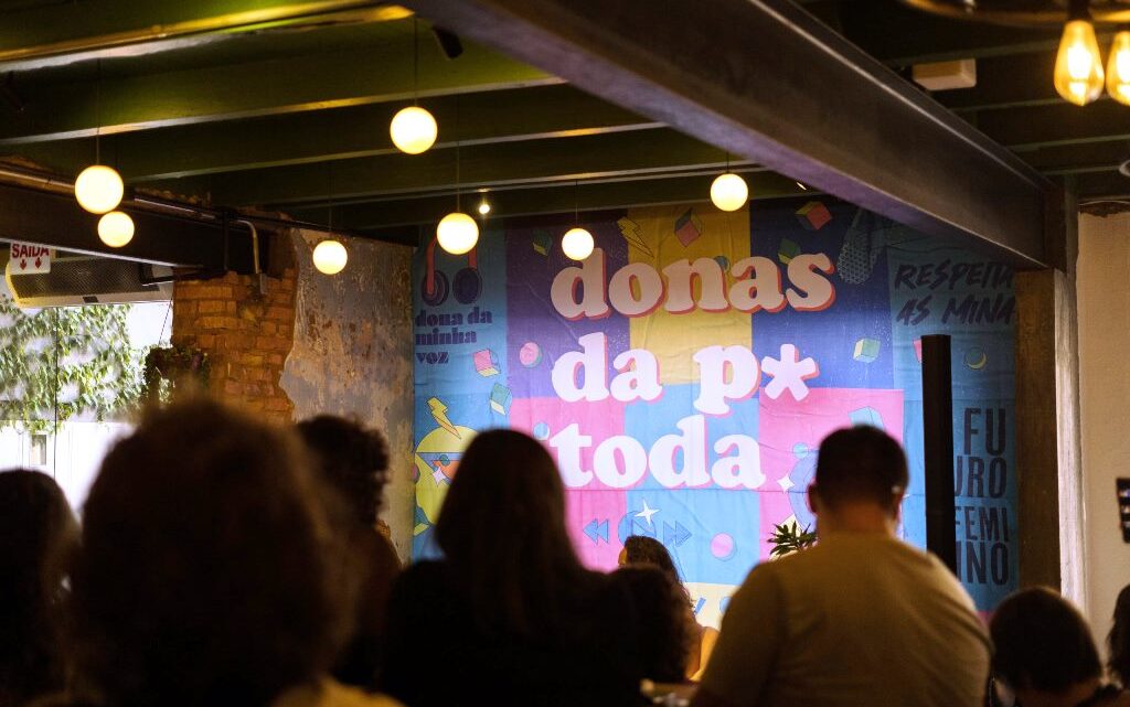 Primavera começa com evento que celebra 200 episódios do podcast Donas da P* Toda em Blumenau