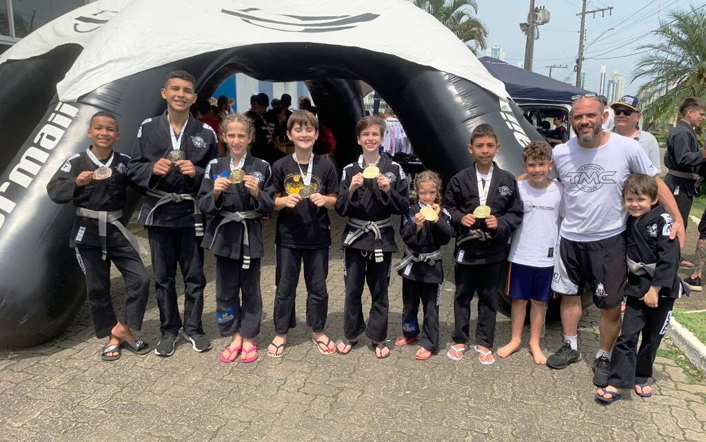 Timbó conquista cinco medalhas de ouro no Circuito Catarinense Mormaii 2023 de Jiu-Jitsu