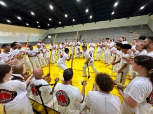 Capoeira e ancestralidade. Neste domingo, o Grupo Muzenza leva Roda de Capoeira à Rota de Lazer, no Centro de Blumenau. As ações ocorrem às 10h e às 11h, na Rua XV de Novembro, próximo à loja Blubel Esportes, são gratuitas e fazem parte da contrapartida social do projeto 1º Encontro Capoeira e Ancestralidade: fruição e a partilha, contemplado pelo 5º Prêmio Herbert Holetz e patrocinado pelo Fundo Municipal de Apoio à Cultura de Blumenau. Em caso de chuva, as ações serão adiadas e nova data anunciada pela rede social www.instagram.com/muzenzablumenau 
“Estamos felizes por poder oportunizar ações que façam compreender e difundir a Capoeira como instrumento de Cultura e Lazer assim como aproximar o público da prática e contribuir com a salvaguarda da manifestação junto à comunidade”, afirma Adriano Fiamoncini, mais conhecido no Grupo Muzenza como professor Polenta.
--
Nane Pereira
Jornalista | Santa Catarina
