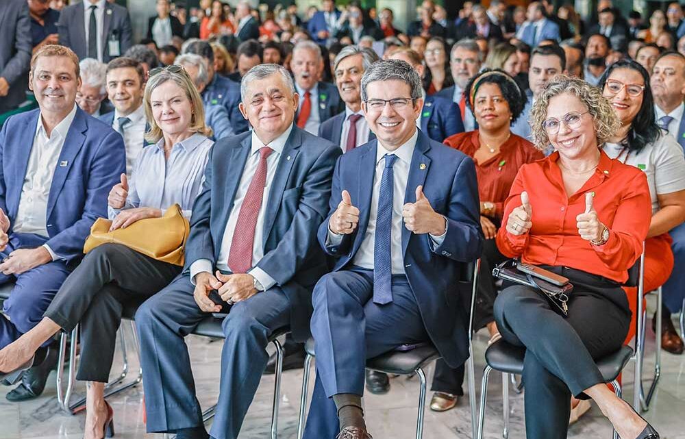 Ana Paula Lima comemora anúncio de 211 obras e ações do Novo PAC Seleções para Santa Catarina