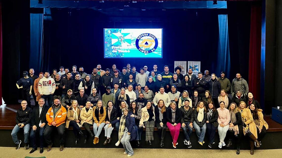 Agentes de Segurança Educacional recebem treinamento e kits de uniforme