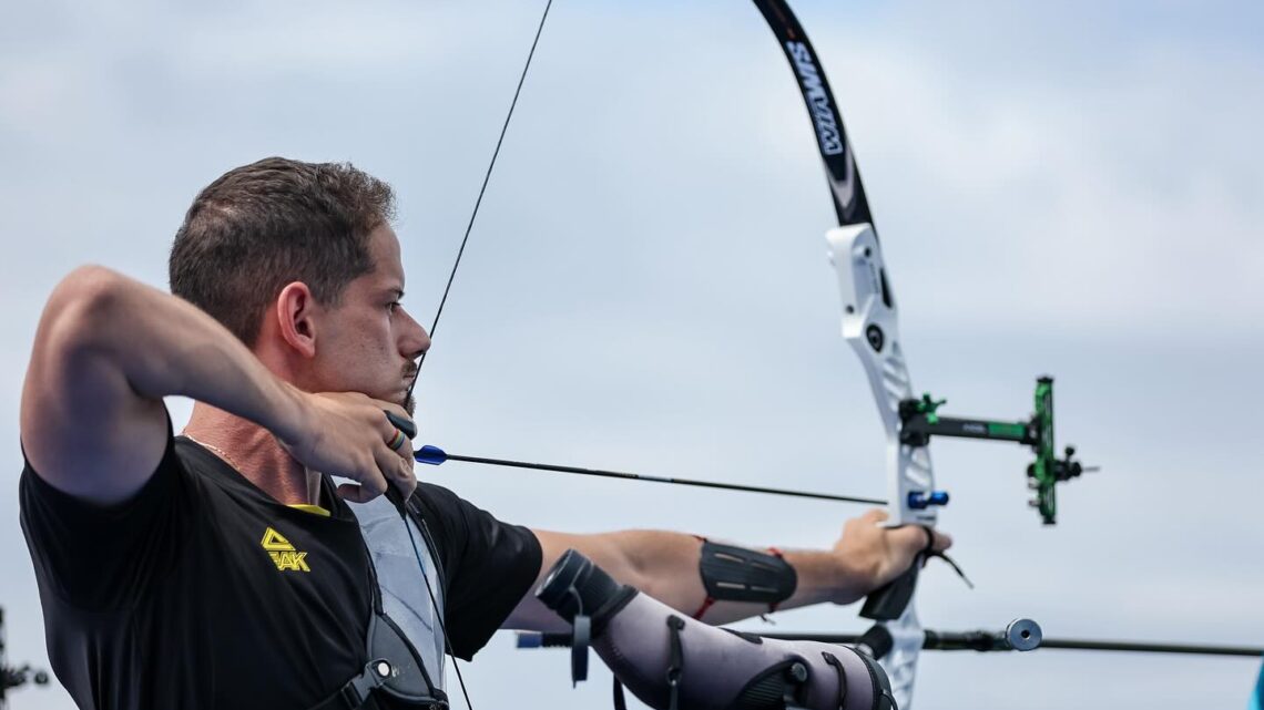 D’Almeida brilha com flecha perfeita e garante vaga nas oitavas de final em Paris 2024