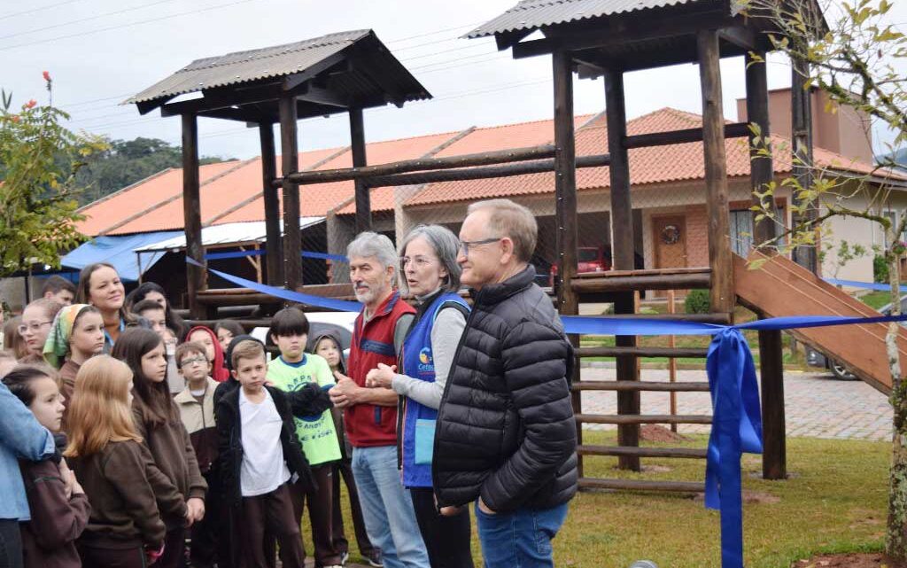 Praça Alfred Otto Rudolph é inaugurada no Dia Internacional da Amizade em Timbó