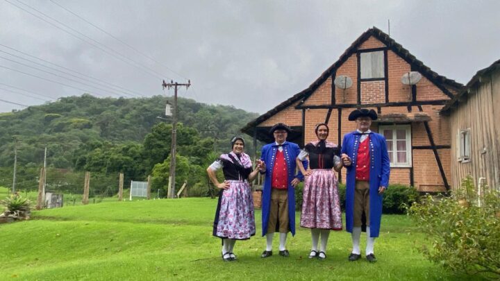 Projeto Folcloreando circula por quatro cidades do Vale do Itajaí nos meses de novembro e dezembro