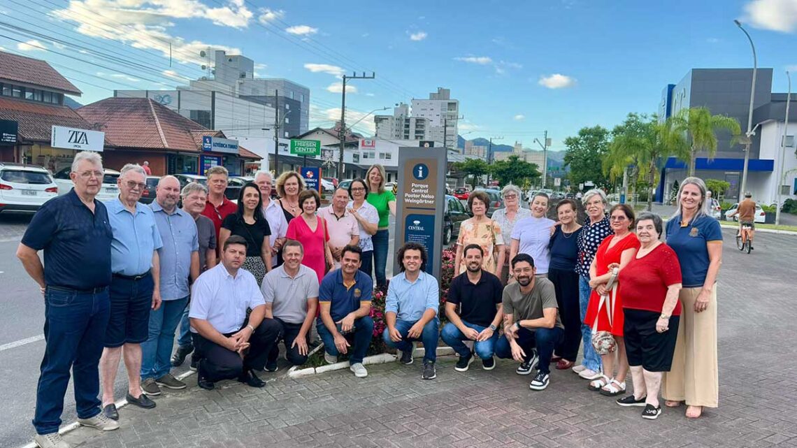 Timbó – Parque Central é renomeado Parque Central Pastor Nelso Weingärtner