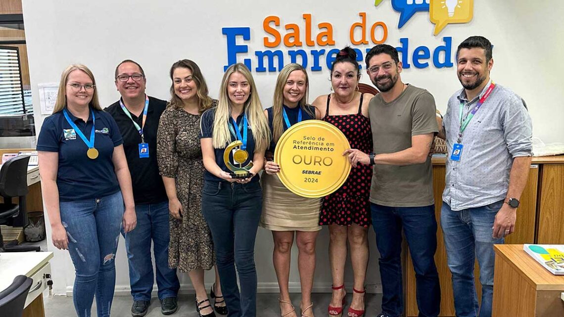 Atendimento da Sala do Empreendedor de Timbó recebe Selo Ouro do Sebrae