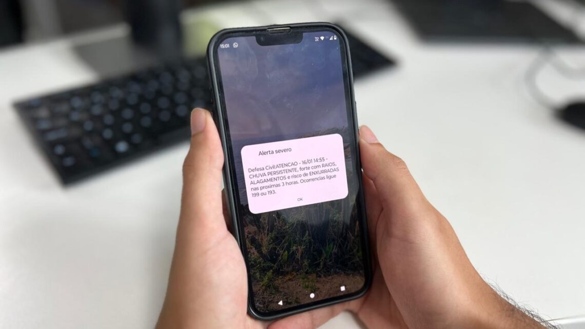 Alerta em Tempo Real: Saiba como os Sistemas SMS e Defesa Civil Alerta Protegem SC