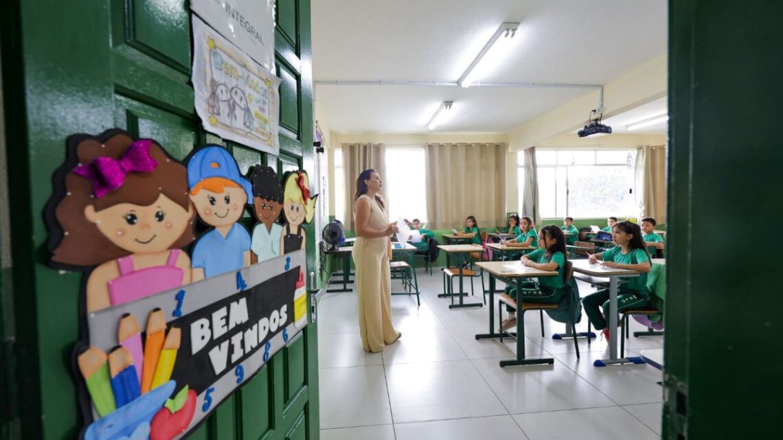 Educação de SC inicia ano letivo com ampliação da oferta de inglês, projeto piloto de alfabetização e entrega de obras